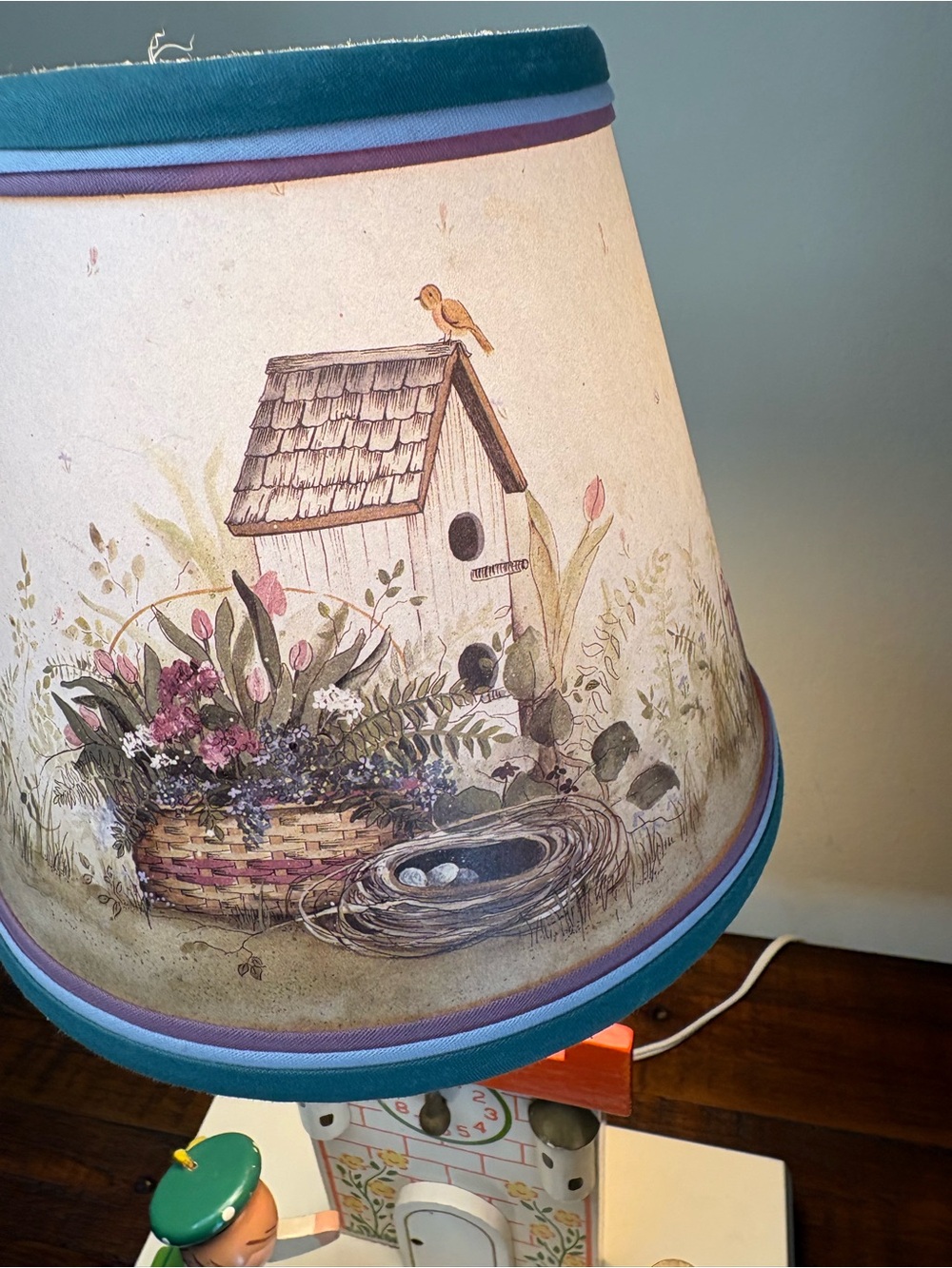 Vintage Irma Wooden Children’s Lamp Featuring Hand-Painted Figures - Picture 6 of 15